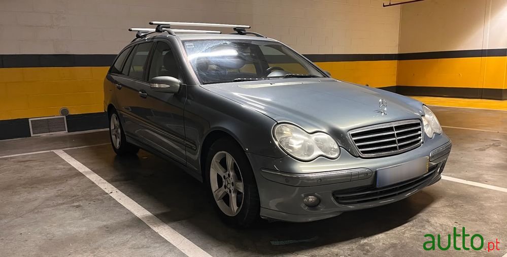 2005' Mercedes-Benz Classe C photo #5