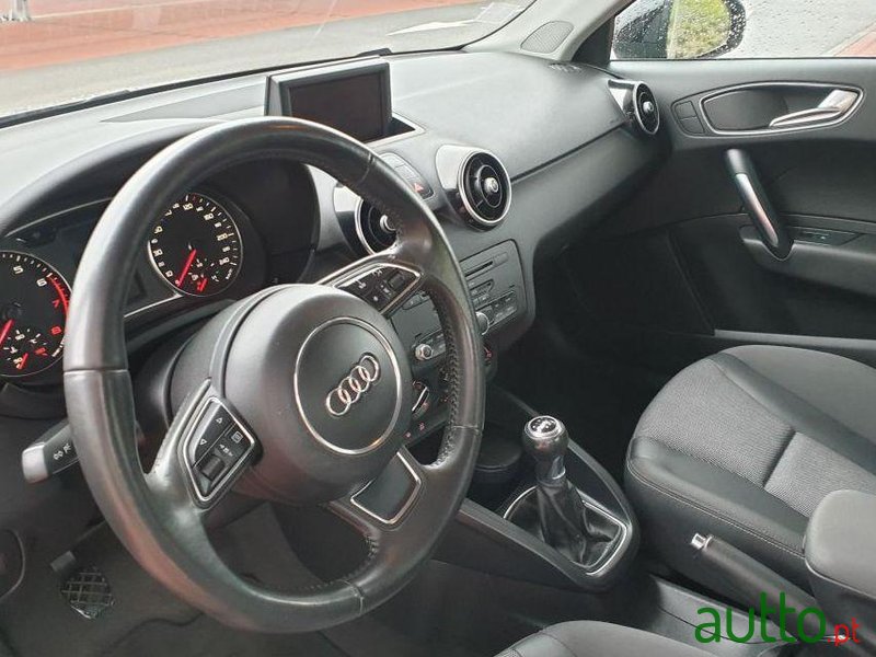 2010' Audi A1 photo #2