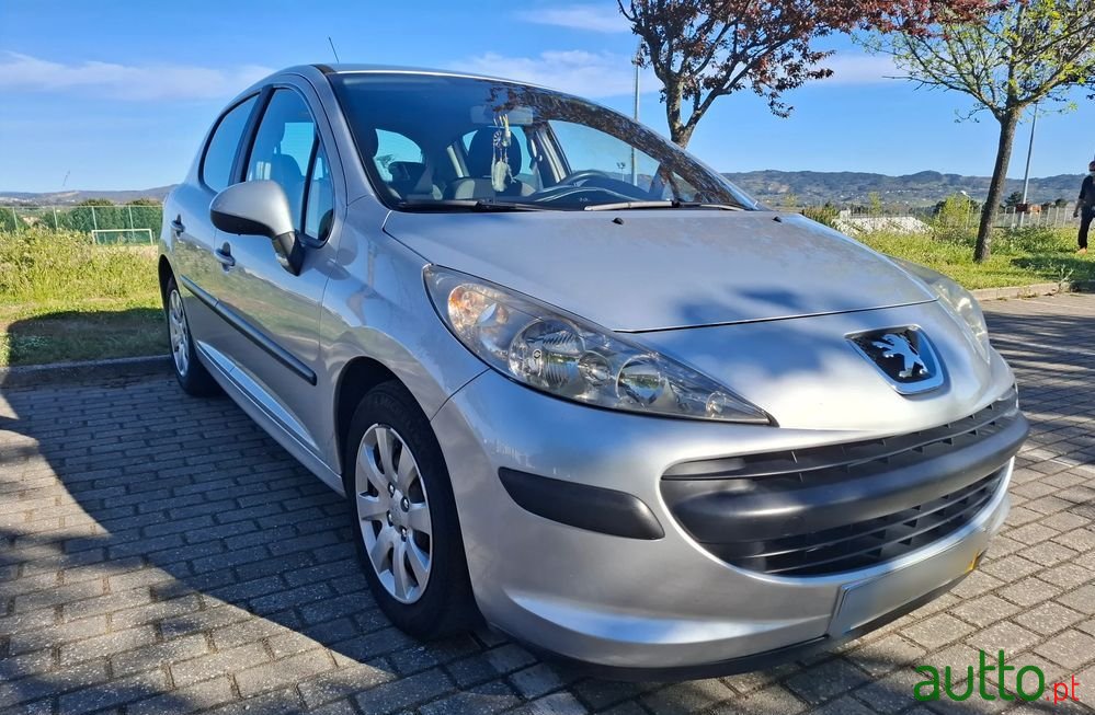2006' Peugeot 207 1.4 Hdi Urban photo #3
