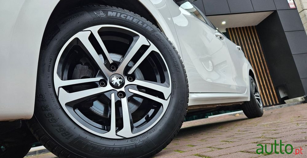 2017' Peugeot 208 photo #2