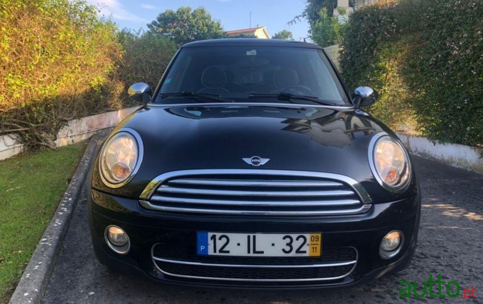 2009' MINI Cooper Sport photo #2