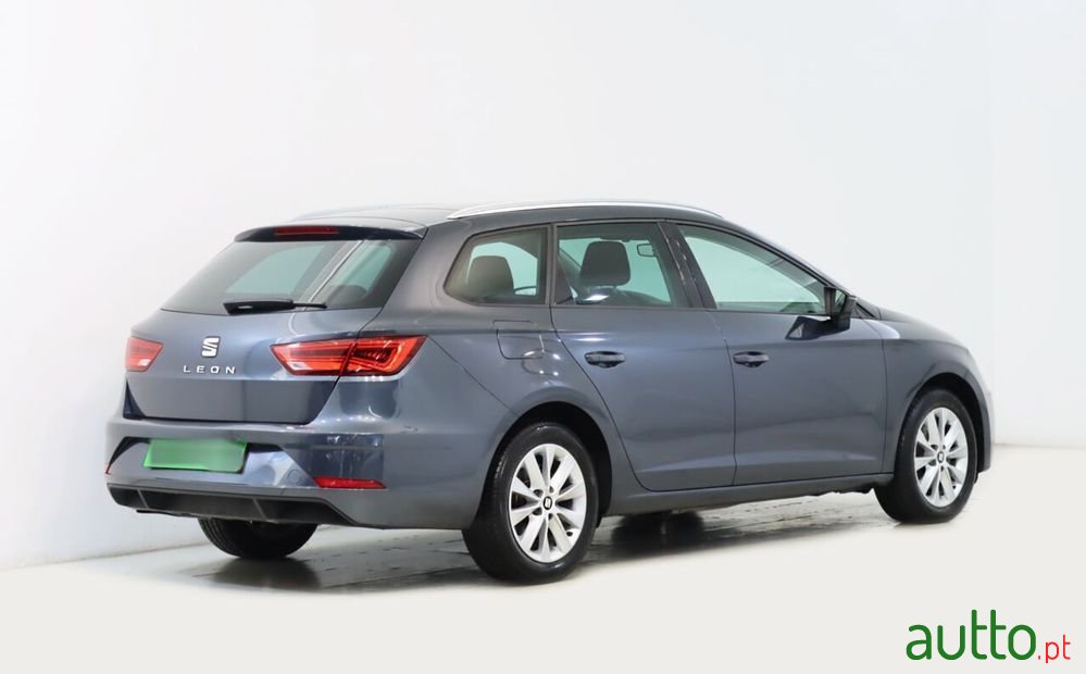 2020' SEAT Leon St photo #3