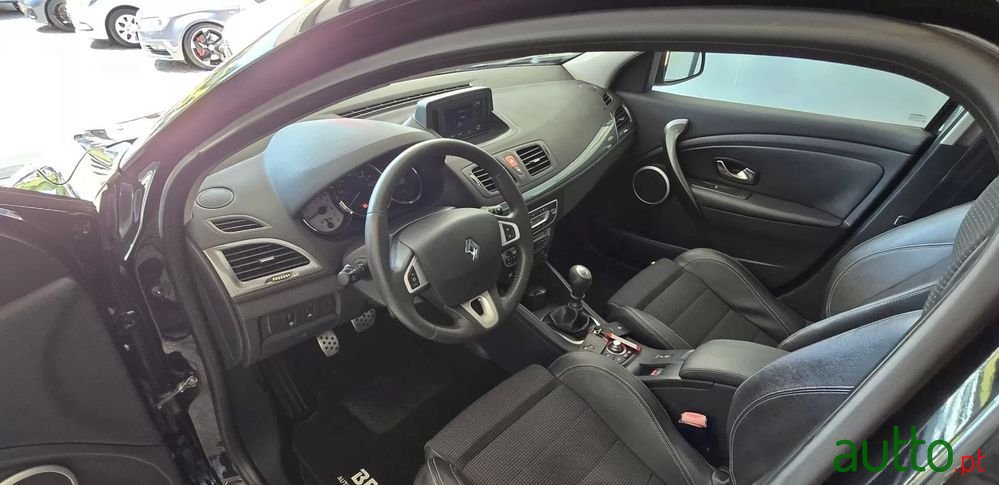 2011' Renault Mégane Sport Tourer photo #6