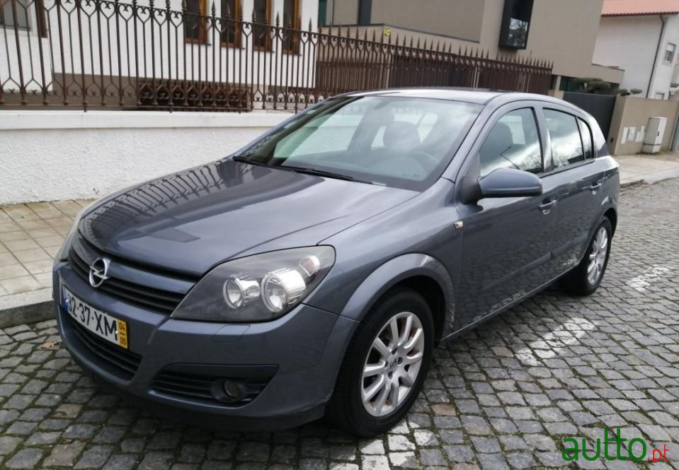 2004' Opel Astra photo #1