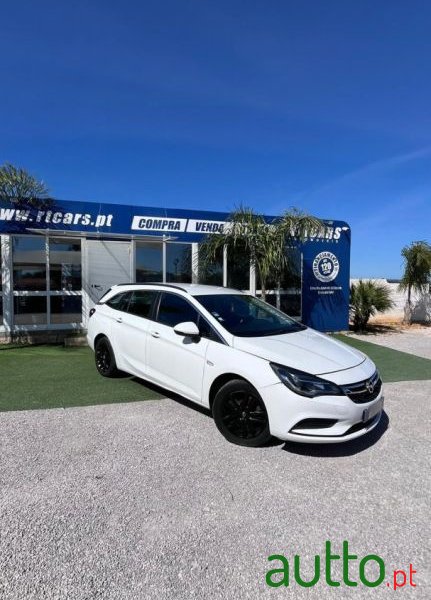 2018' Opel Astra Sports Tourer photo #2