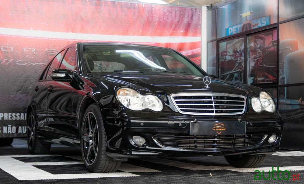 2005' Mercedes-Benz Classe C photo #1