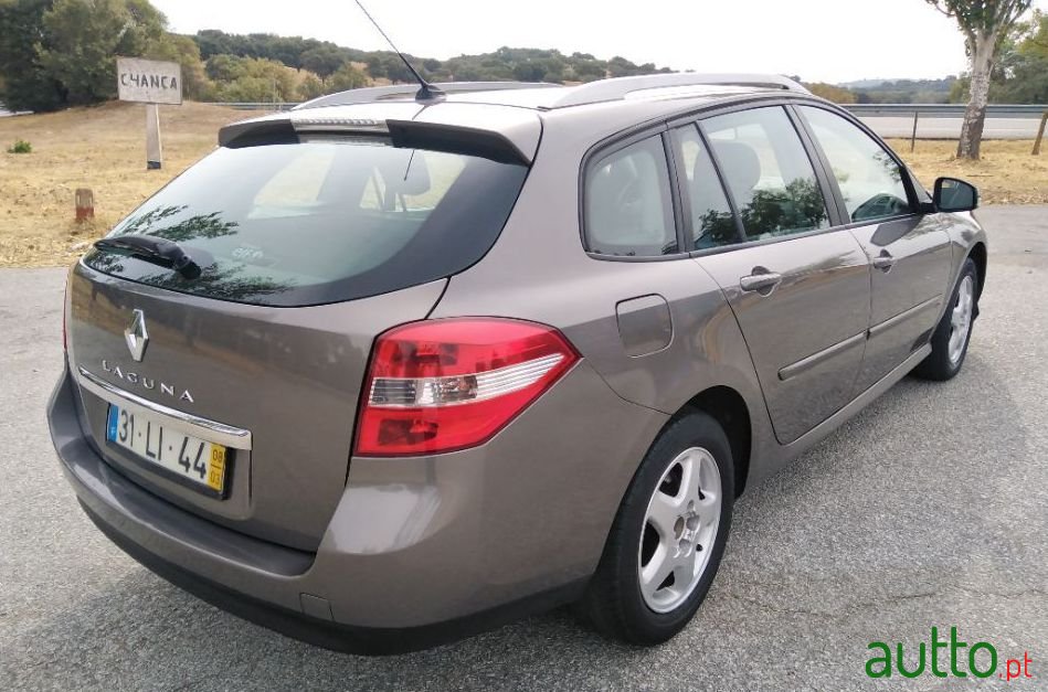 2008' Renault Laguna Break photo #1