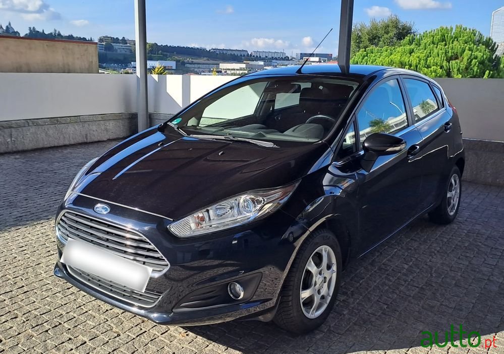 2013' Ford Fiesta photo #1