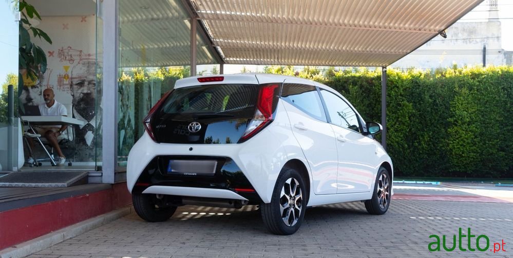2022' Toyota Aygo photo #3