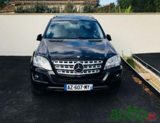 2010' Mercedes-Benz Ml-300 photo #3