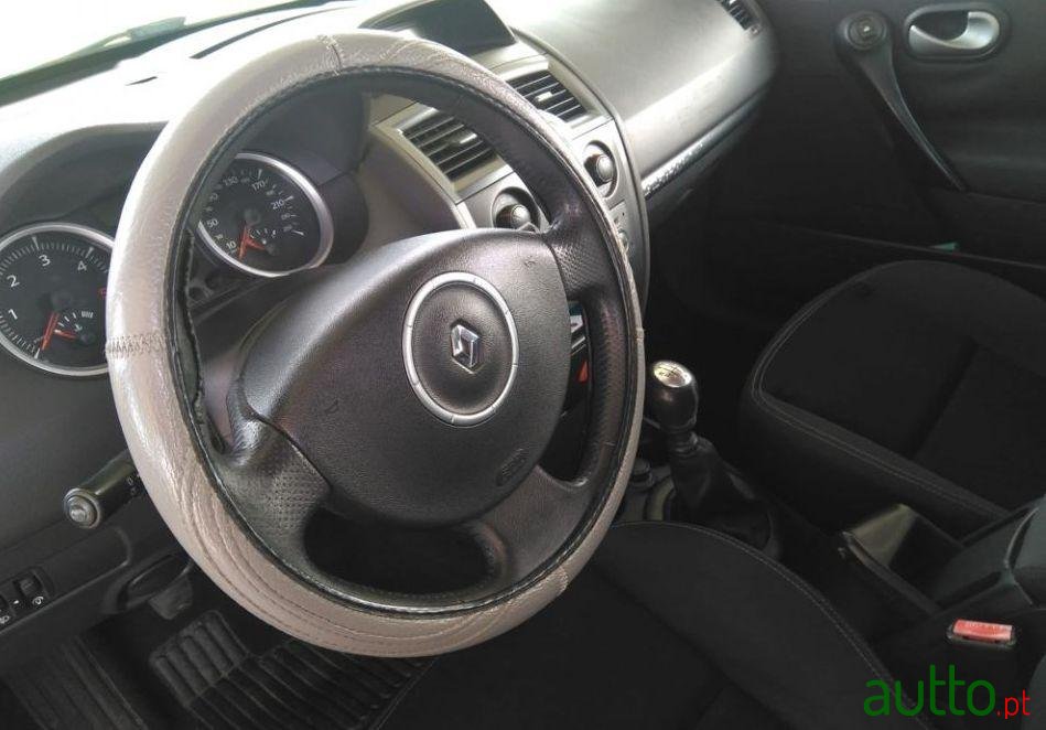 2008' Renault Megane Break photo #3