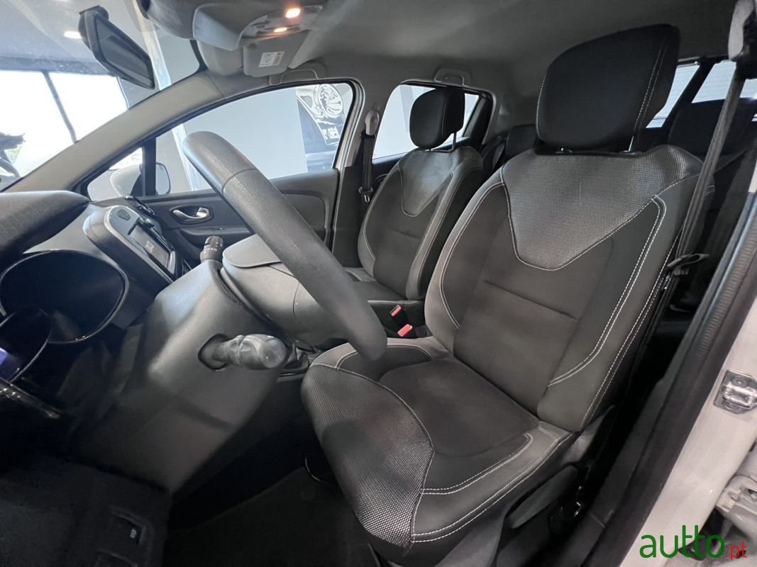 2017' Renault Clio Sport Tourer photo #4