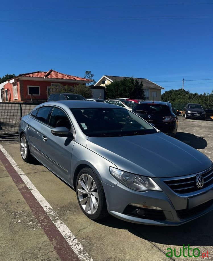 2010' Volkswagen Passat photo #1