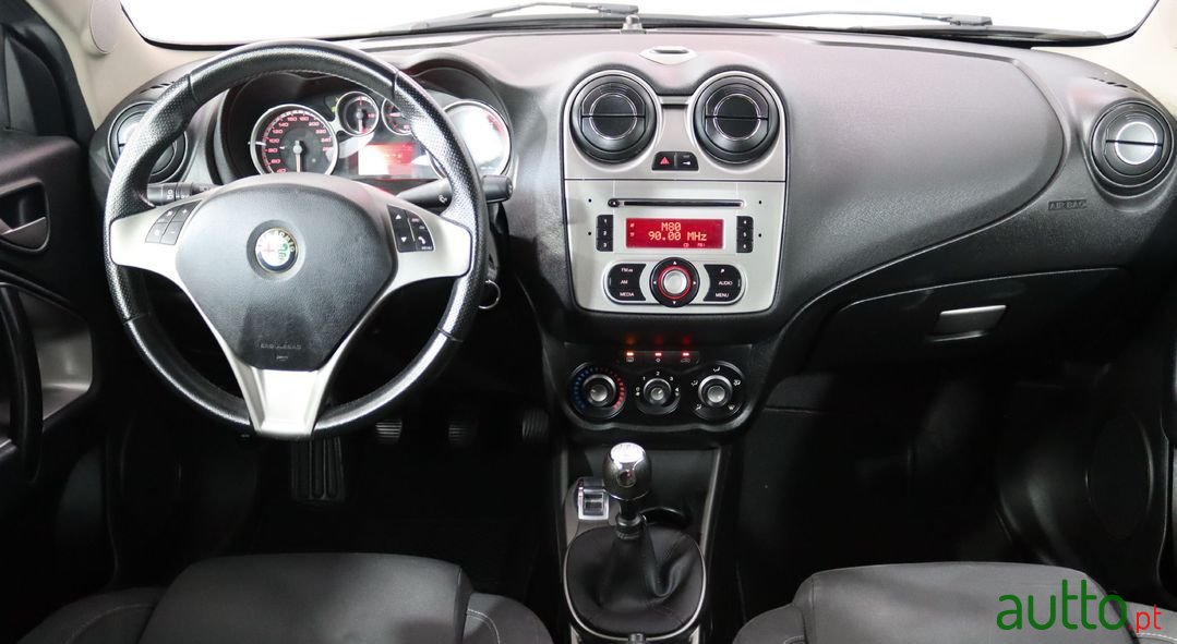 2011' Alfa Romeo MiTo photo #6