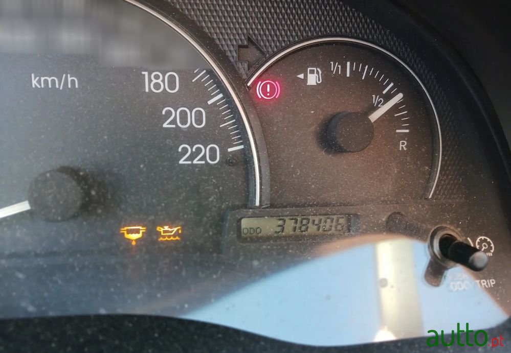 2002' Toyota Avensis Verso photo #5