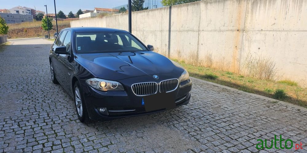 2011' BMW 520 photo #3