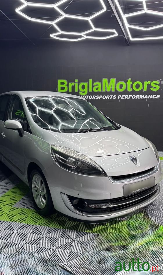 2012' Renault Grand Scenic photo #2