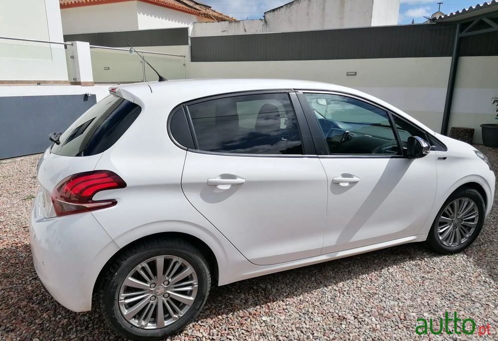 2017' Peugeot 208 photo #6