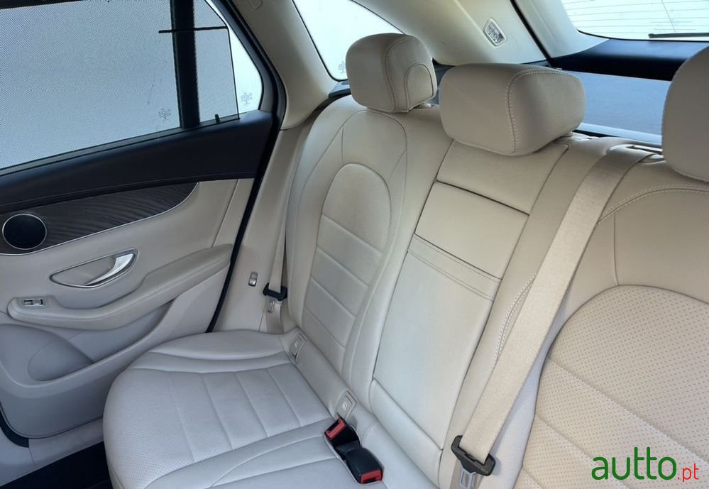 2017' Mercedes-Benz GLC 250 photo #6