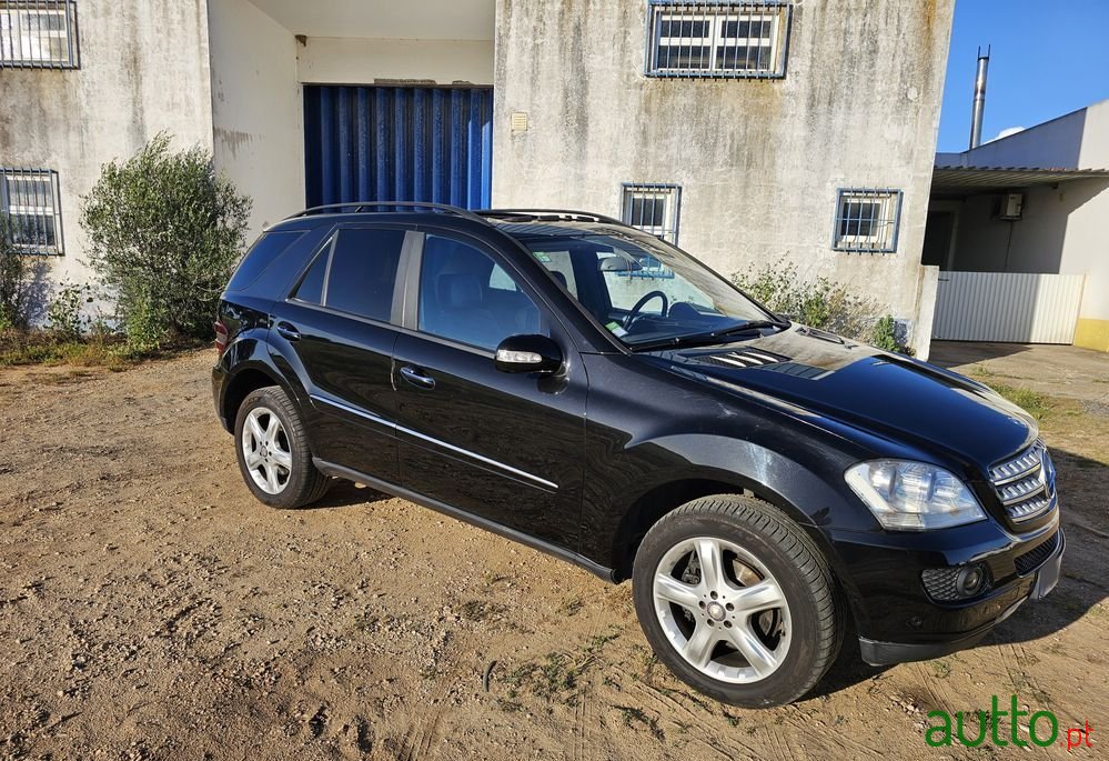 2006' Mercedes-Benz ML 320 Cdi photo #2