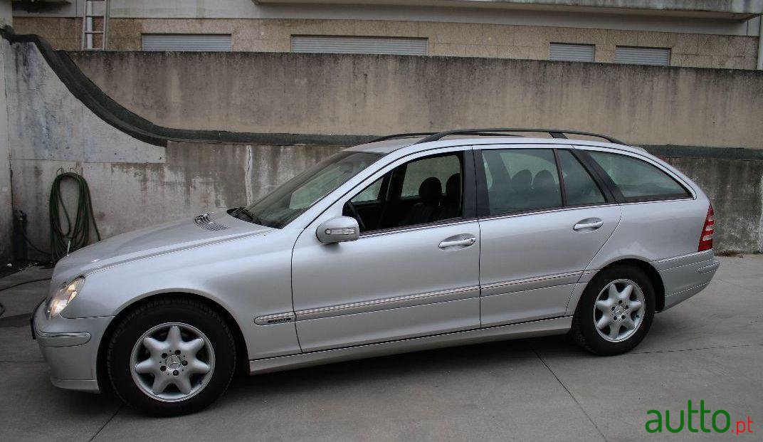 2004' Mercedes-Benz C-220 Station photo #2
