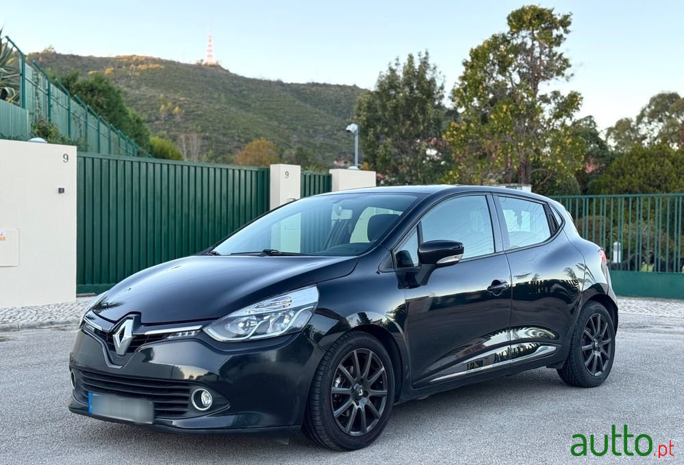 2014' Renault Clio photo #1