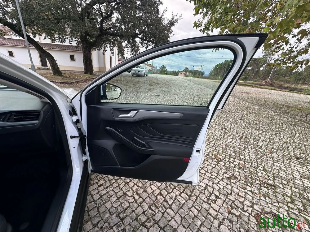 2019' Ford Focus photo #2