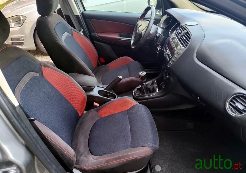 2010' Fiat Bravo 1.6 M-Jet photo #2