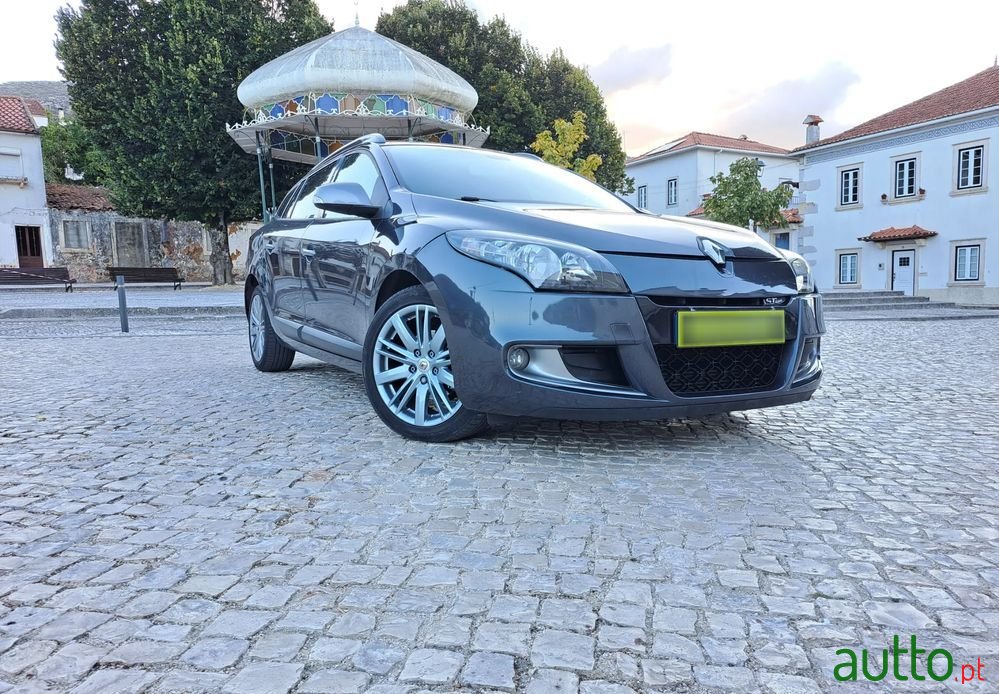 2012' Renault Megane Sport Tourer photo #6