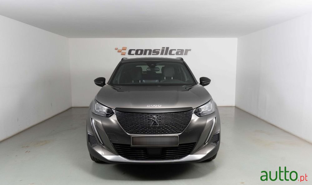 2023' Peugeot 2008 photo #2