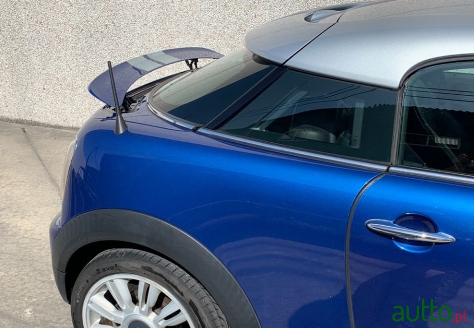 2011' MINI Cooper photo #2