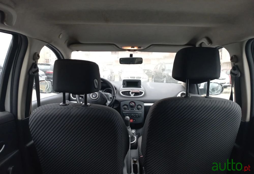 2010' Renault Clio photo #1