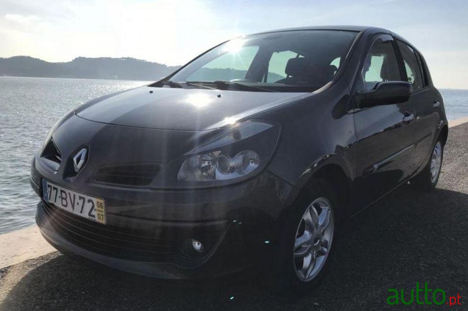 2006' Renault Clio photo #2