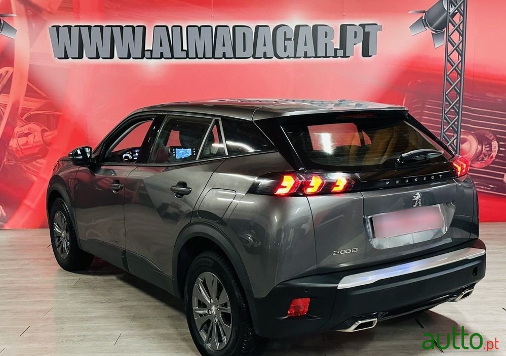 2021' Peugeot 2008 photo #3