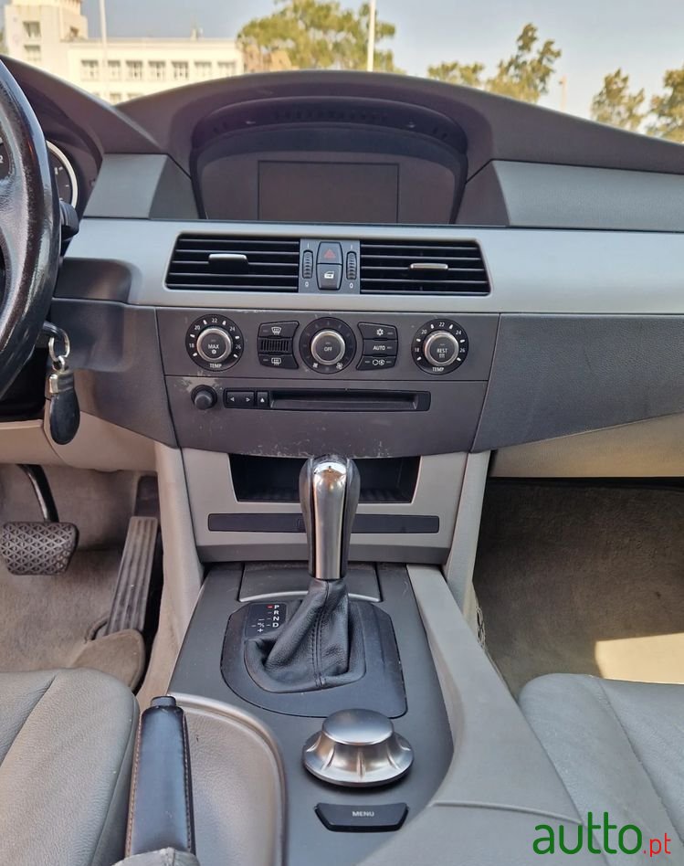 2005' BMW Série 5 Da Touring photo #6