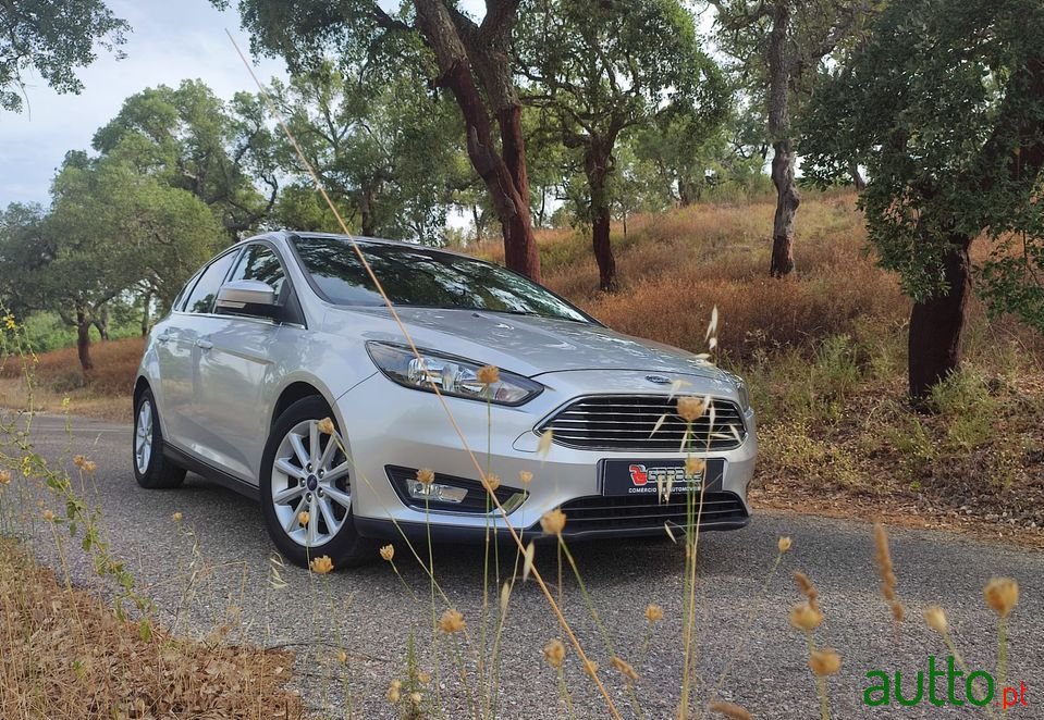 2015' Ford Focus photo #2