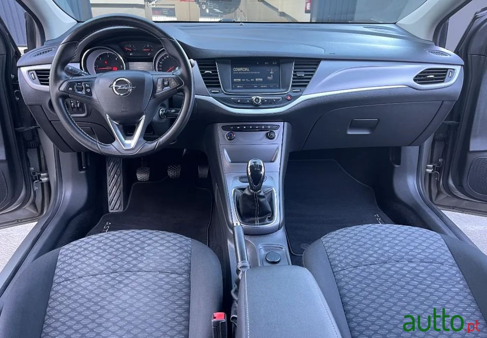 2017' Opel Astra photo #5