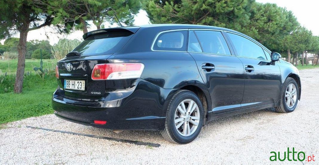 2009' Toyota Avensis Sw Titanium photo #2