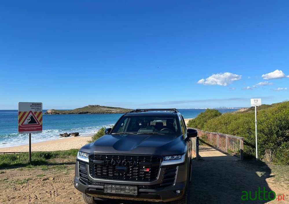 2023' Toyota Land Cruiser photo #1