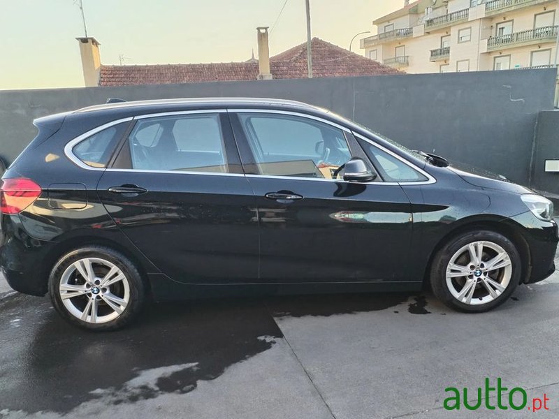 2011' BMW 216 Active Tourer photo #2