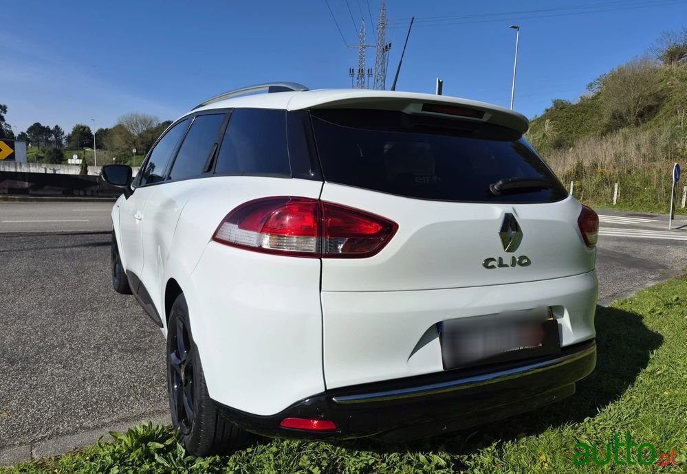 2018' Renault Clio Sport Tourer photo #3