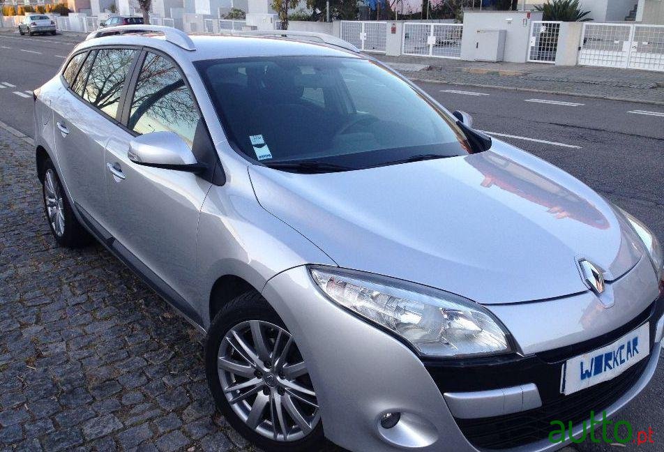 2011' Renault Megane Sport Tourer photo #1