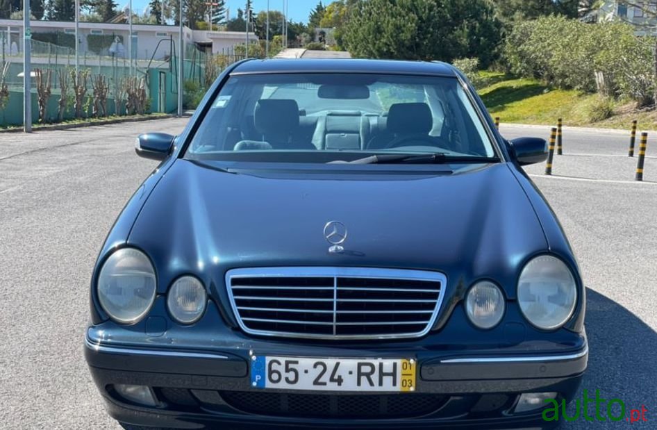 2001' Mercedes-Benz E-270 photo #3