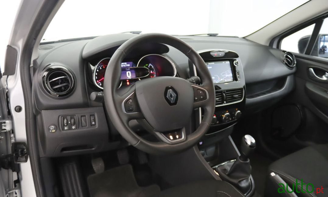 2019' Renault Clio photo #3