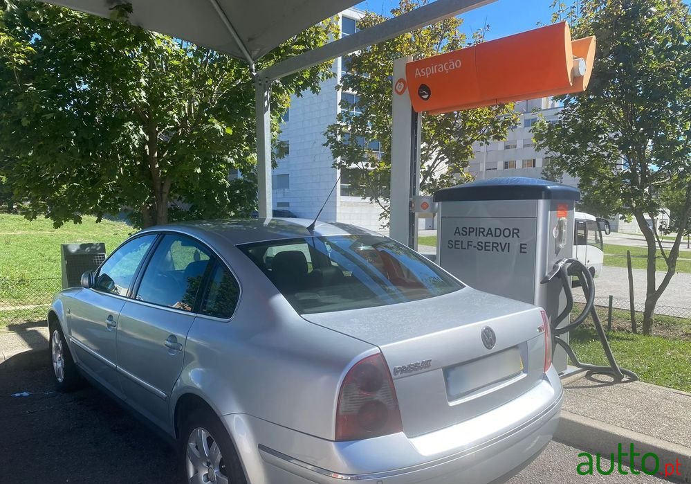 2003' Volkswagen Passat photo #6