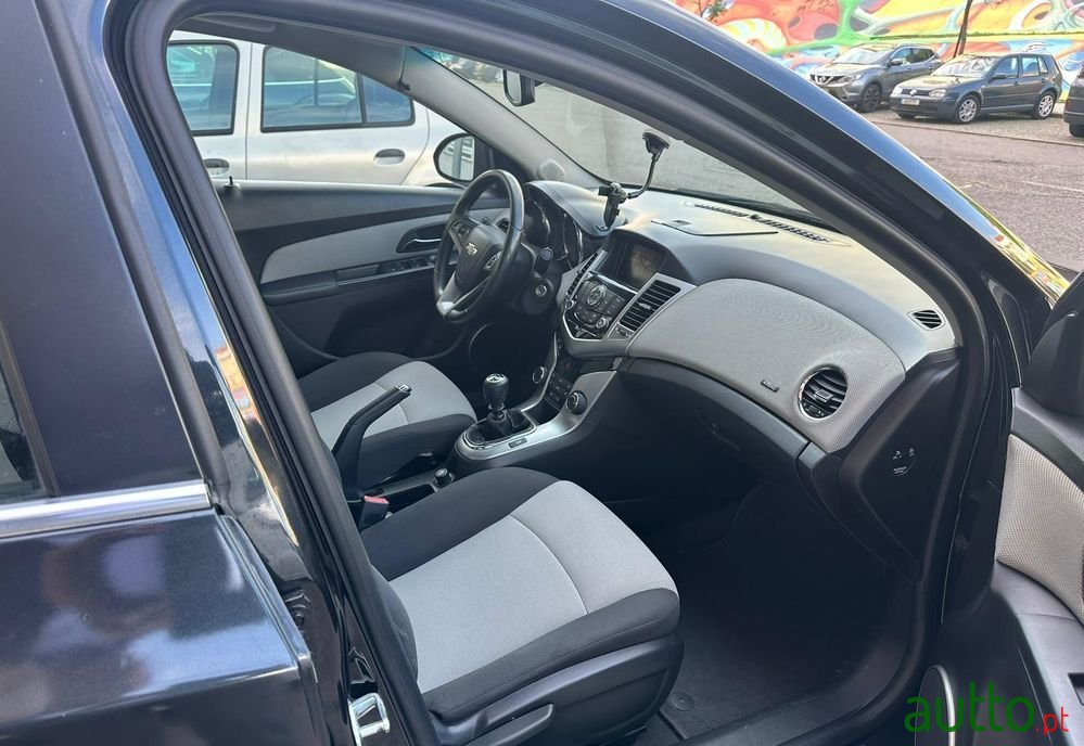 2011' Chevrolet Cruze 2.0 Vcdi Lt photo #3