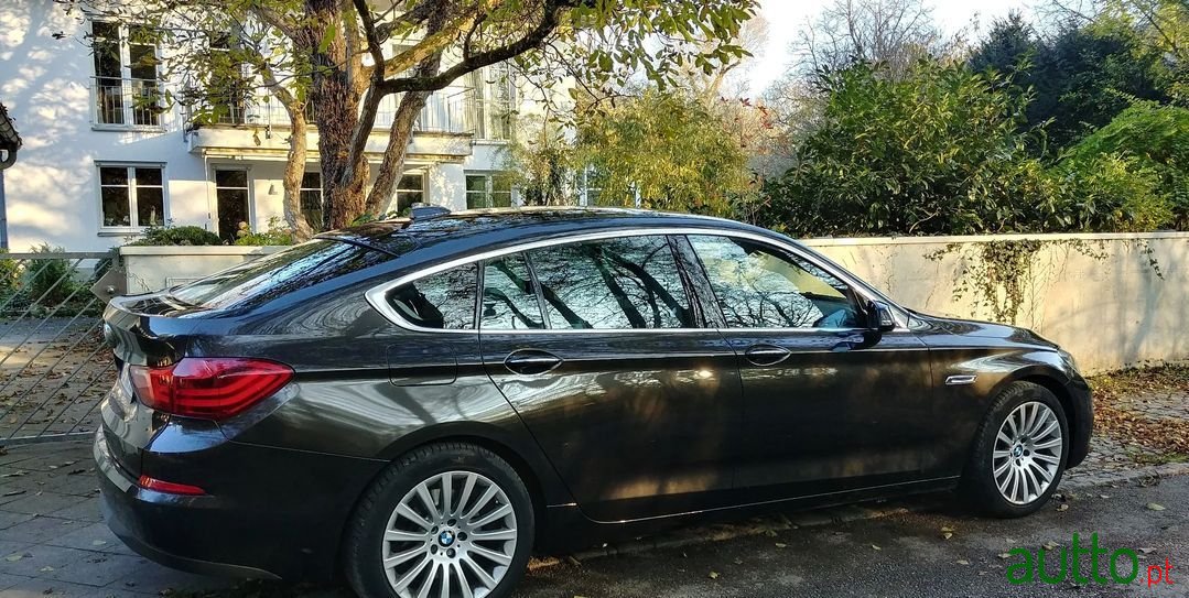 2015' BMW 530 Gran Turismo photo #1