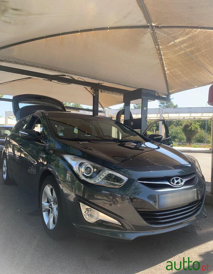2012' Hyundai i40 Sw photo #1