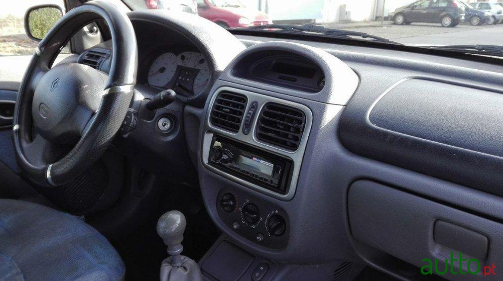 2000' Renault Clio 1.2 photo #2