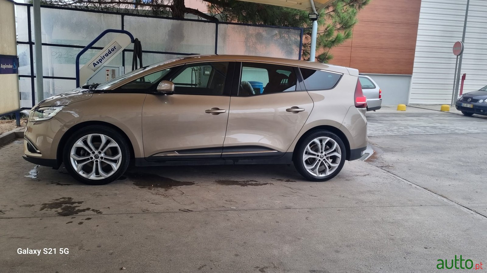 2020' Renault Scenic photo #4